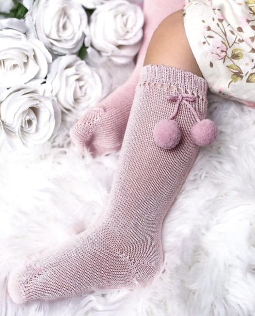 Przejdź do produktu Podkolanówki Condor pompony brudny róż *526