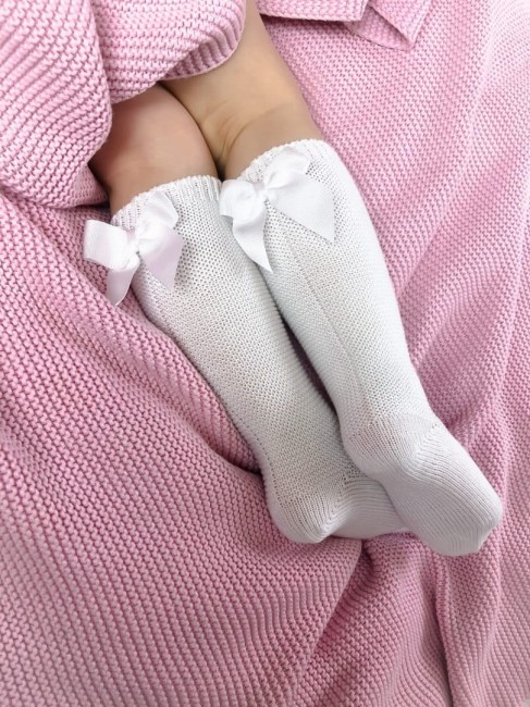 Przejdź do produktu Podkolanówki kokarda perle białe Condor *200