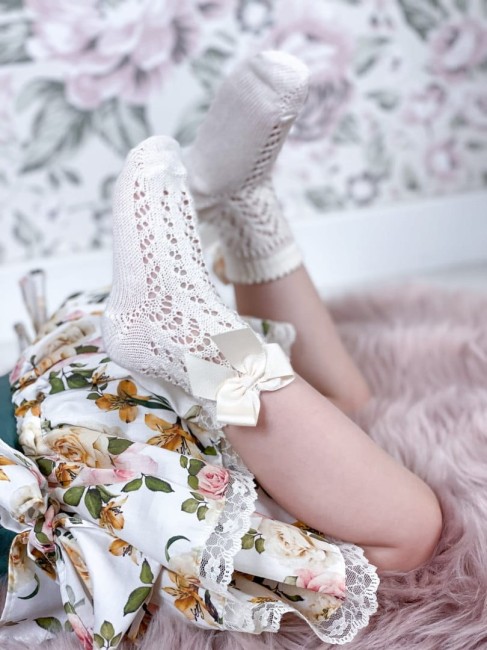 Przejdź do produktu Skarpetki ażurowe Ecru kokarda Condor *303