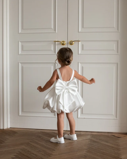 Przejdź do produktu Elegancka sukienka z kokardą dla dziewczynki komunia wesele NA ZAMÓWIENIE