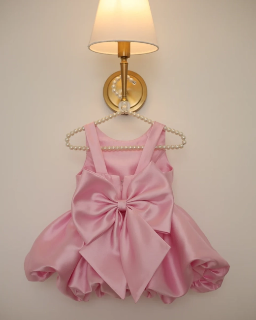 Przejdź do produktu Elegancka sukienka z kokardą dla dziewczynki różowa urodziny wesele NA ZAMÓWIENIE 