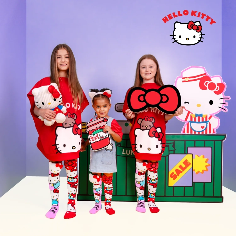 Hello-Kitty-and-friends-family.webp