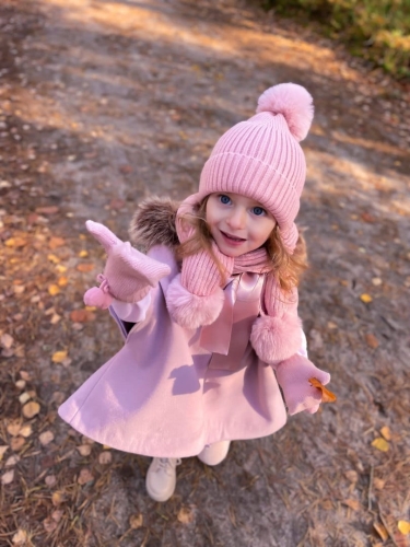 Pelerynka winter cape brudny róż futerko