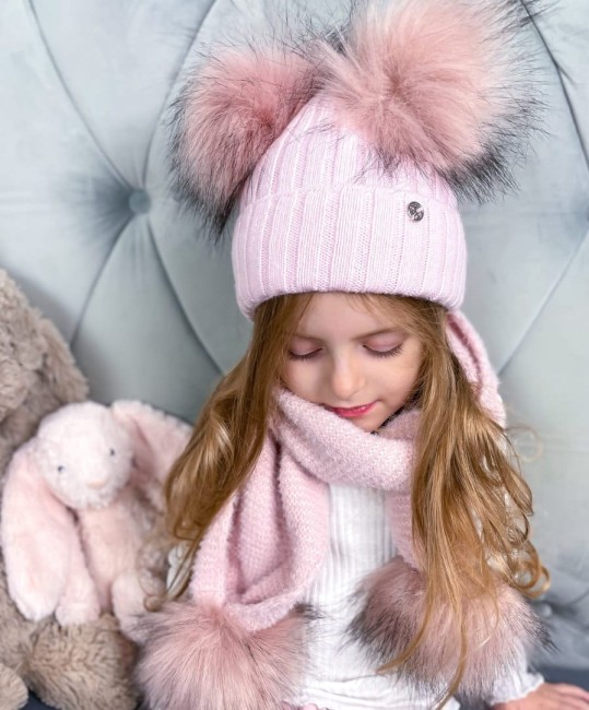 Przejdź do produktu Czapka zimowa pompony jasny róż dziecięca prązki