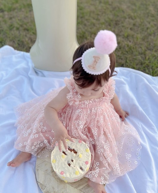 Przejdź do produktu Sukienka tiulowa kwiatki różowa na ramiączkach dla dziewczynki 