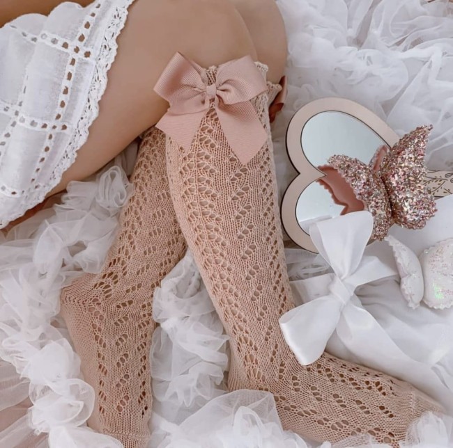 Przejdź do produktu Podkolanówki ażurowe kokarda old rose Condor *544