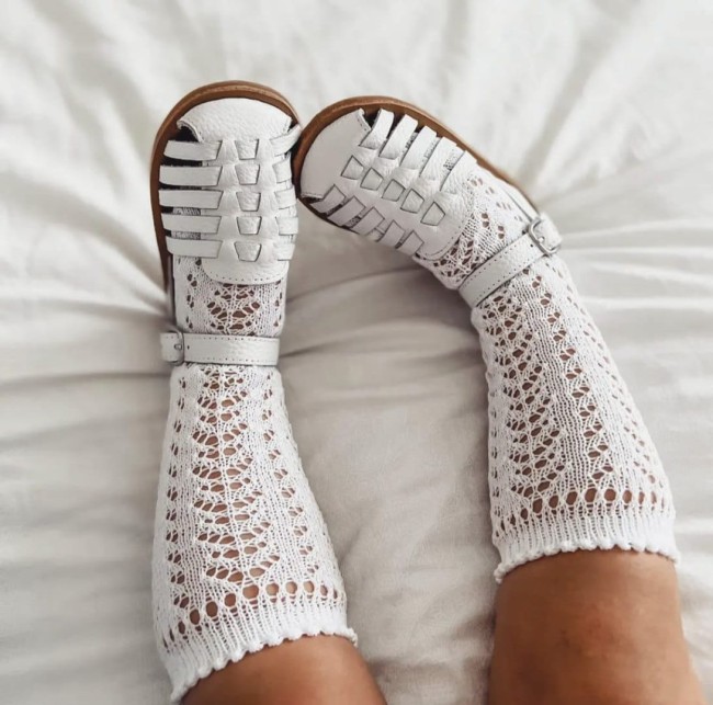 Przejdź do produktu Podkolanówki ażurowe dziecięce białe Condor *200
