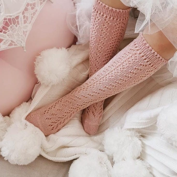 Podkolanówki ażurowe dziecięce brudny róż Condor *526