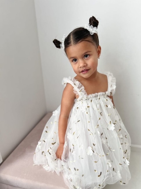 Przejdź do produktu Sukienka tiulowa dla dziewczynki kwiatki haft biała