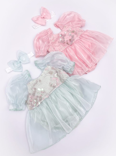 Przejdź do produktu Rampers różowy organza dla dziewczynki +opaska kokardka komplet