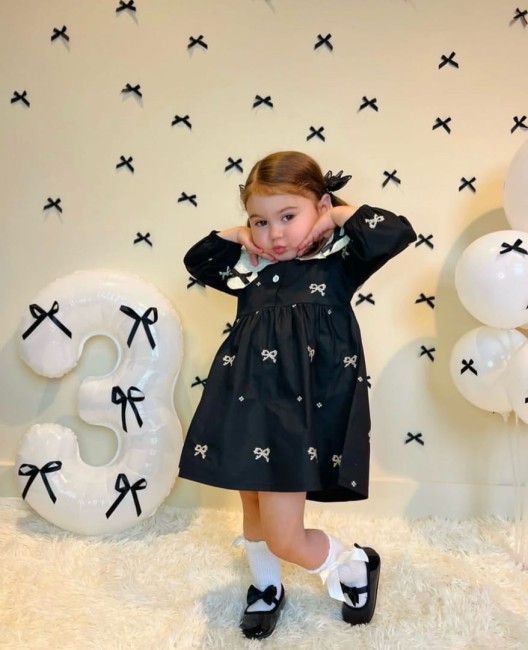 Przejdź do produktu Sukienka dla dziewczynki czarna kokardki ecru kołnierzyk