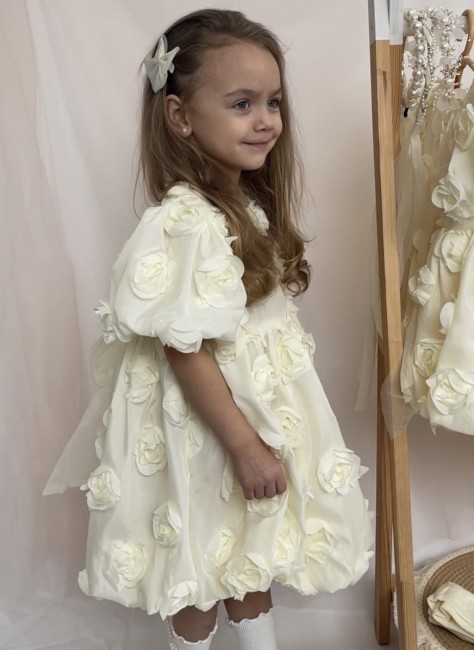 Przejdź do produktu Sukienka ecru róże 3D z kokardą dla dziewczynki 