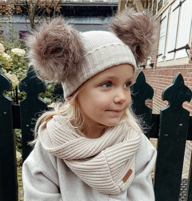 Przejdź do produktu Czapka dziecięca Condor pompony beżowa *334