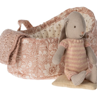 Maileg: Króliczek Bunny in Carry Cot 11 cm