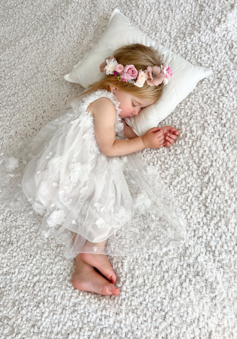 Sukienka tiulowa dla dziewczynki biała kwiatki haftowane