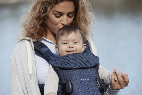 BABYBJORN ONE AIR - nosidełko, Granatowy + śliniaczek do nosidełka ergonomicznego One