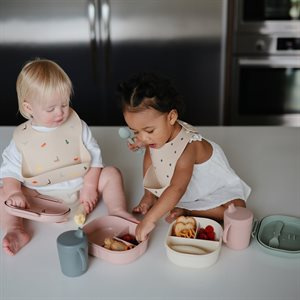 Lunchbox z przegródkami i sztućcami w zestawie Mushie Blush