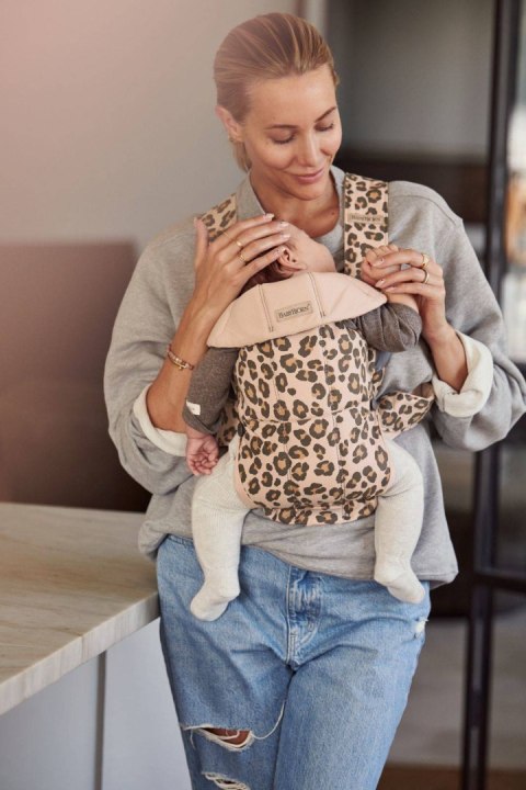 BABYBJORN MINI Cotton - nosidełko, Beż/Leopard